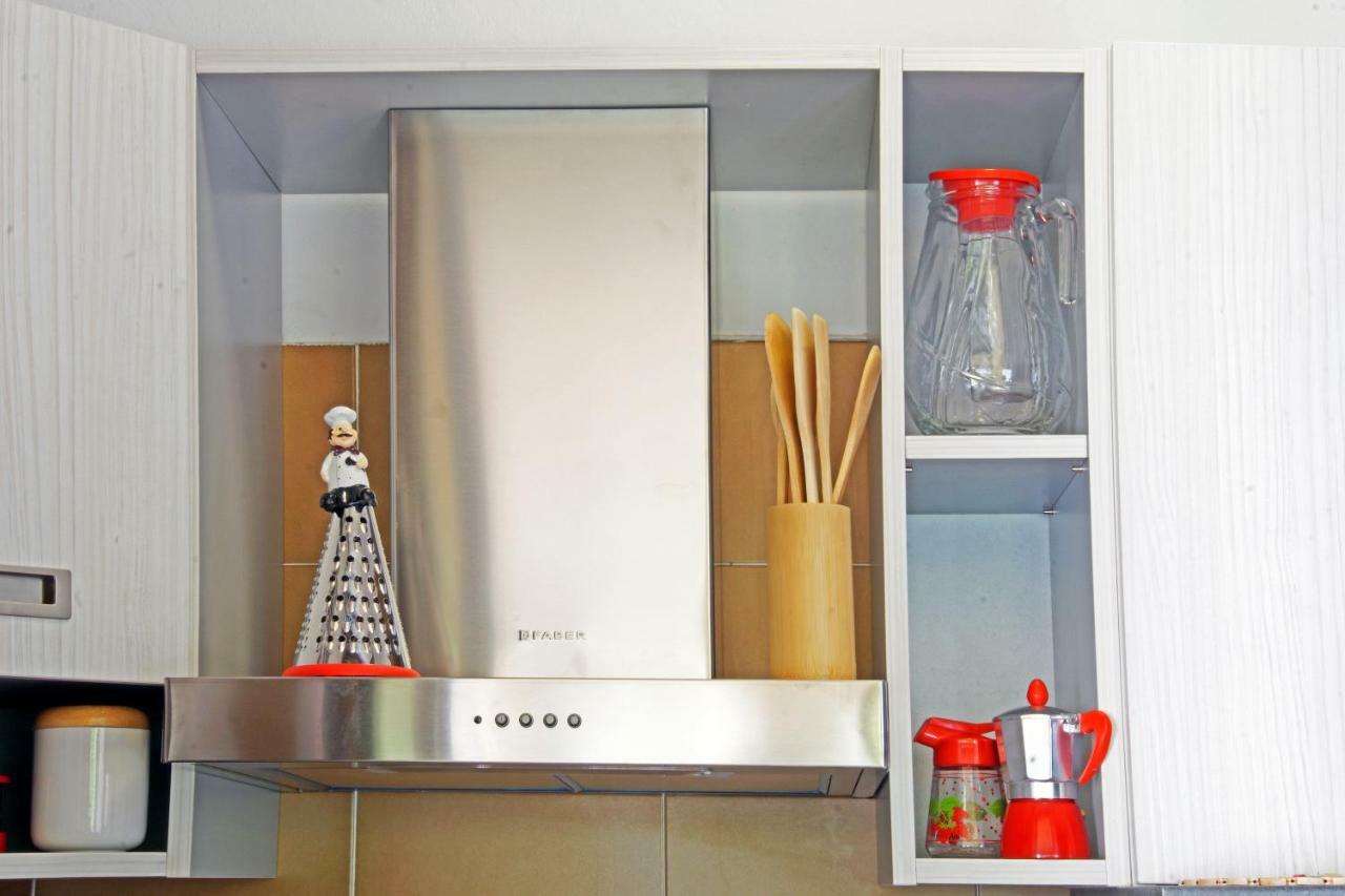 La Pineta Apartment สเตรซา ภายนอก รูปภาพ